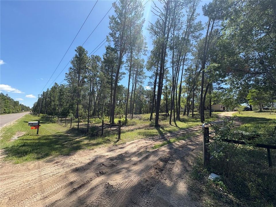 Active With Contract: $199,000 (3 beds, 1 baths, 732 Square Feet)