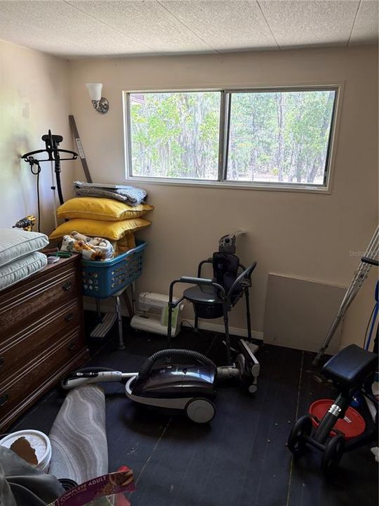 Active With Contract: $199,000 (3 beds, 1 baths, 732 Square Feet)