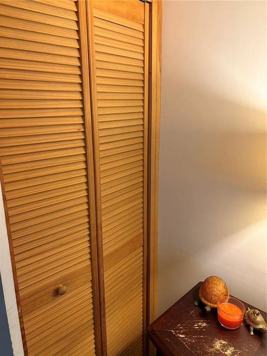 Active With Contract: $199,000 (3 beds, 1 baths, 732 Square Feet)