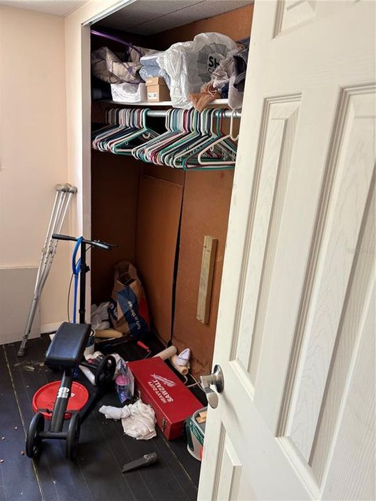 Active With Contract: $199,000 (3 beds, 1 baths, 732 Square Feet)