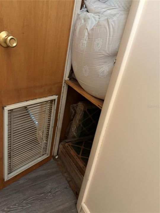 Active With Contract: $199,000 (3 beds, 1 baths, 732 Square Feet)