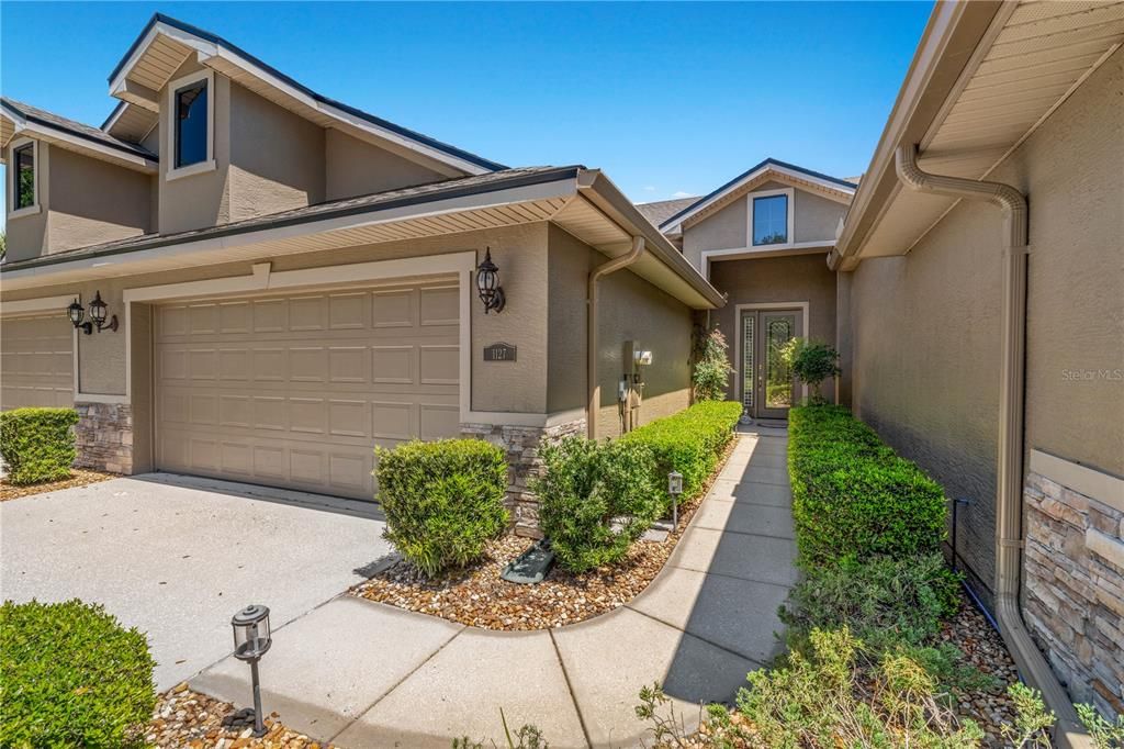 Active With Contract: $299,900 (2 beds, 2 baths, 1308 Square Feet)