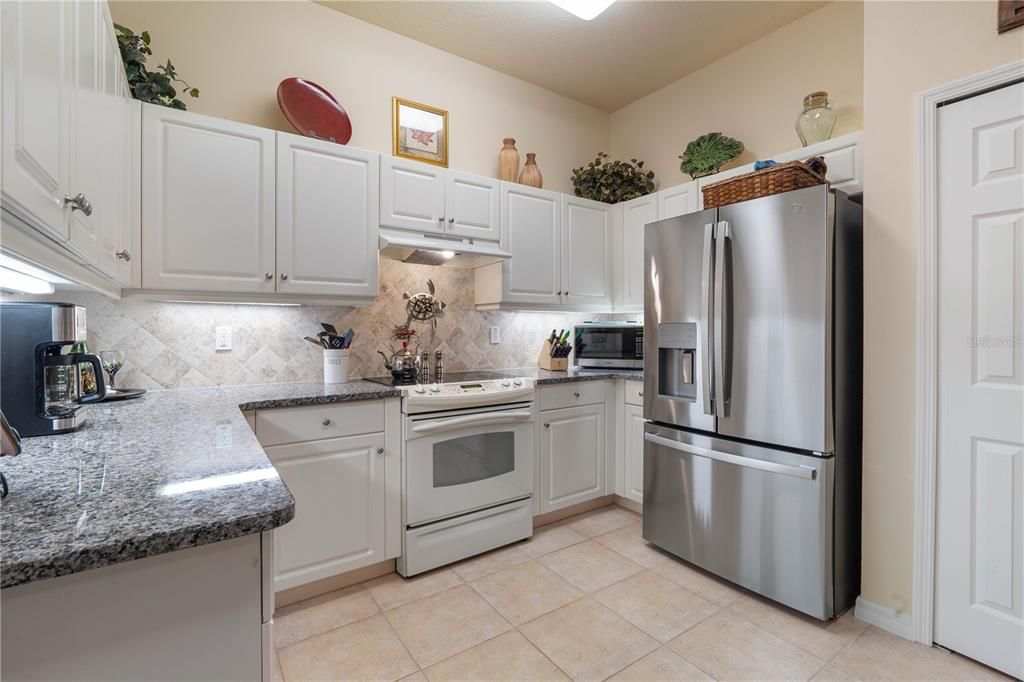 Active With Contract: $299,900 (2 beds, 2 baths, 1308 Square Feet)