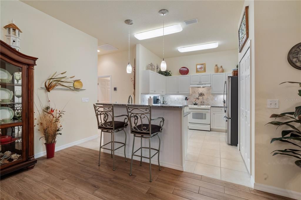 Active With Contract: $299,900 (2 beds, 2 baths, 1308 Square Feet)