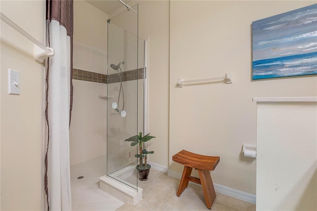 Active With Contract: $299,900 (2 beds, 2 baths, 1308 Square Feet)