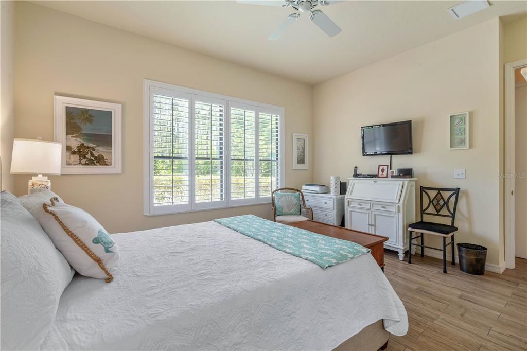 Active With Contract: $299,900 (2 beds, 2 baths, 1308 Square Feet)
