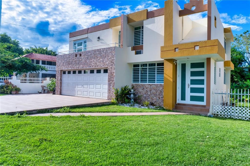 Недавно продано: $315,000 (4 спален, 2 ванн, 3210 Квадратных фут)