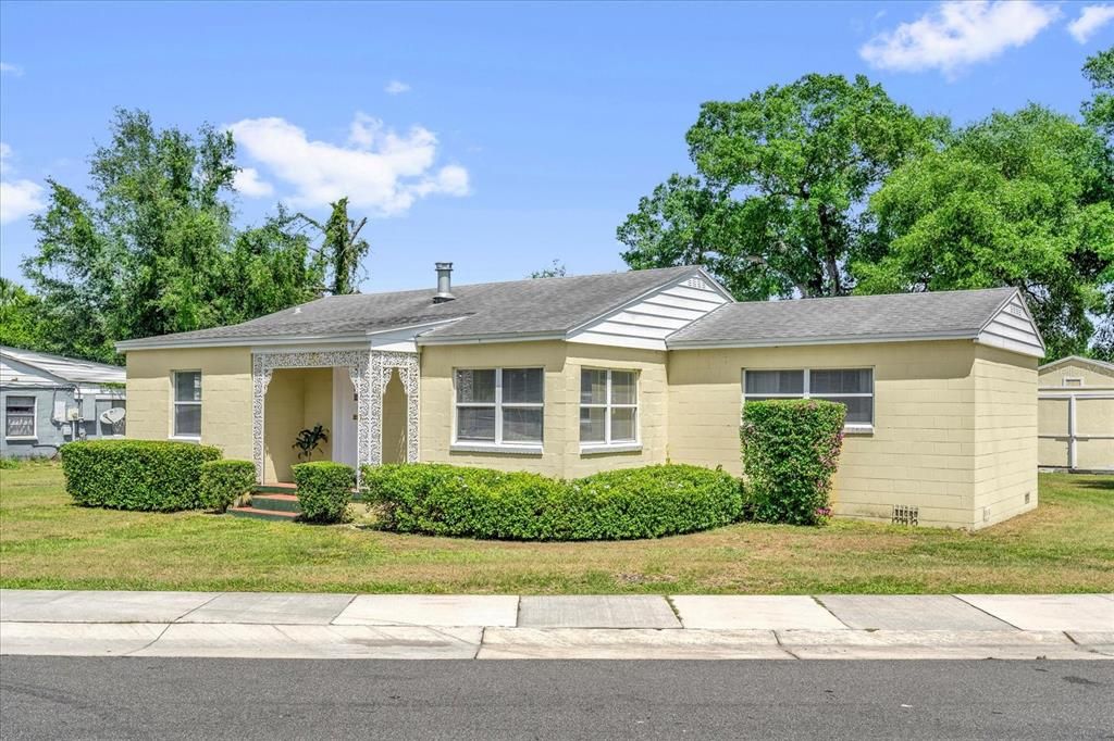 Active With Contract: $360,200 (3 beds, 2 baths, 1401 Square Feet)