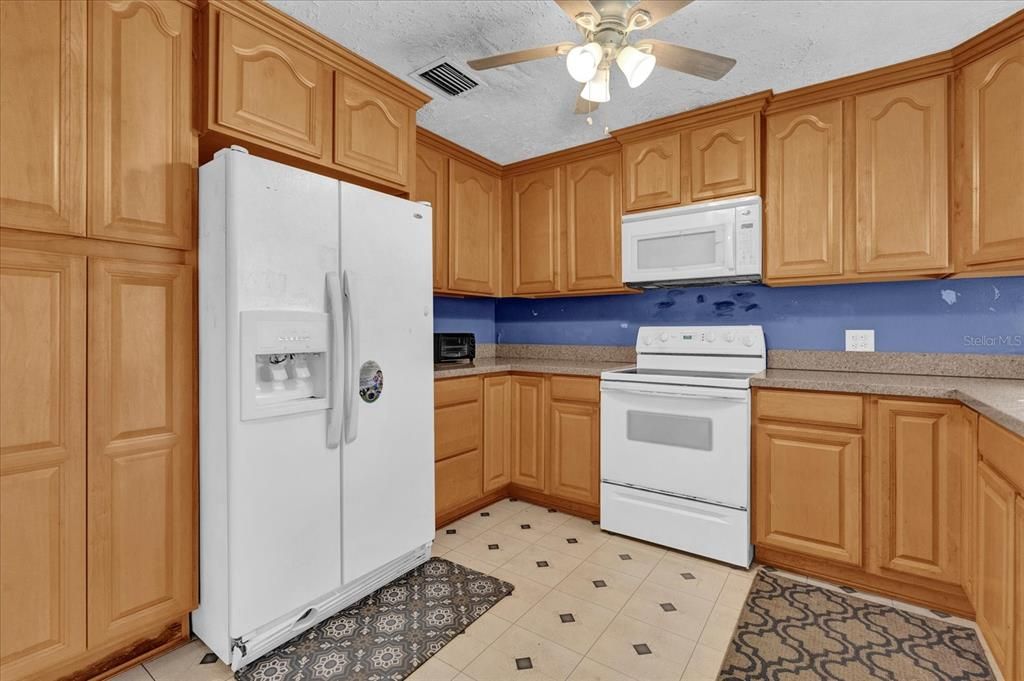 Active With Contract: $360,200 (3 beds, 2 baths, 1401 Square Feet)