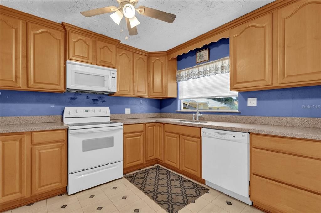 Active With Contract: $360,200 (3 beds, 2 baths, 1401 Square Feet)