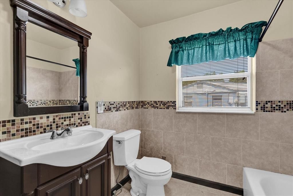 Active With Contract: $360,200 (3 beds, 2 baths, 1401 Square Feet)