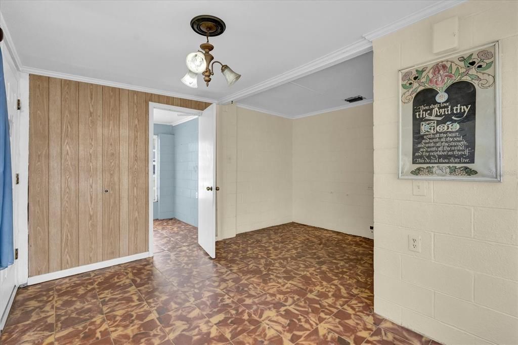 Active With Contract: $360,200 (3 beds, 2 baths, 1401 Square Feet)