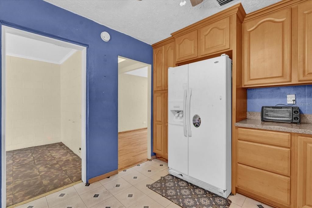 Active With Contract: $360,200 (3 beds, 2 baths, 1401 Square Feet)