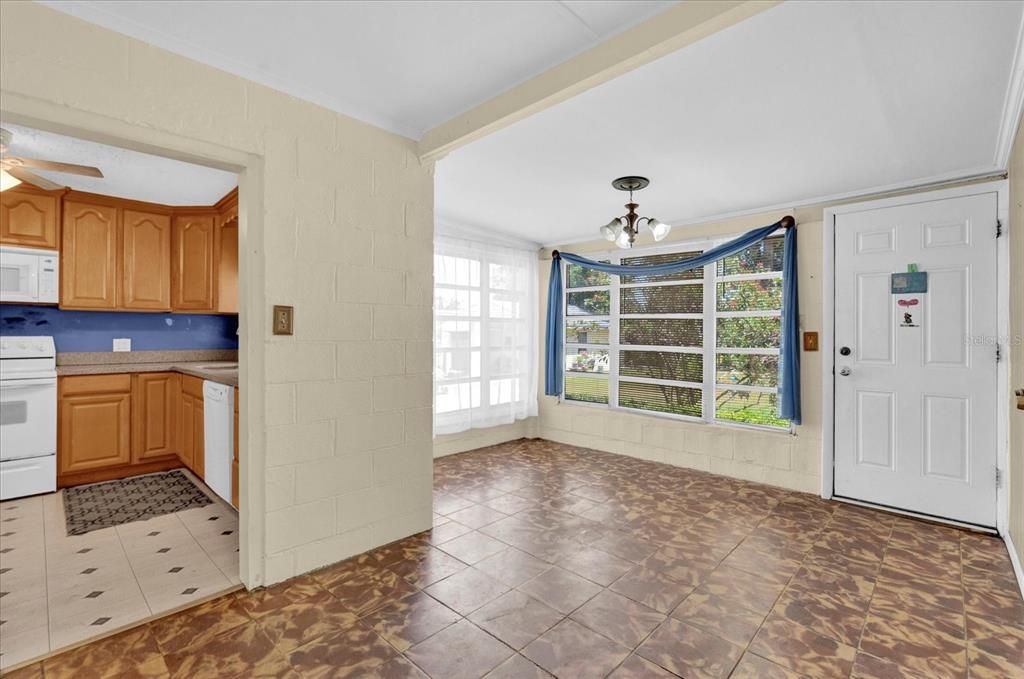 Active With Contract: $360,200 (3 beds, 2 baths, 1401 Square Feet)