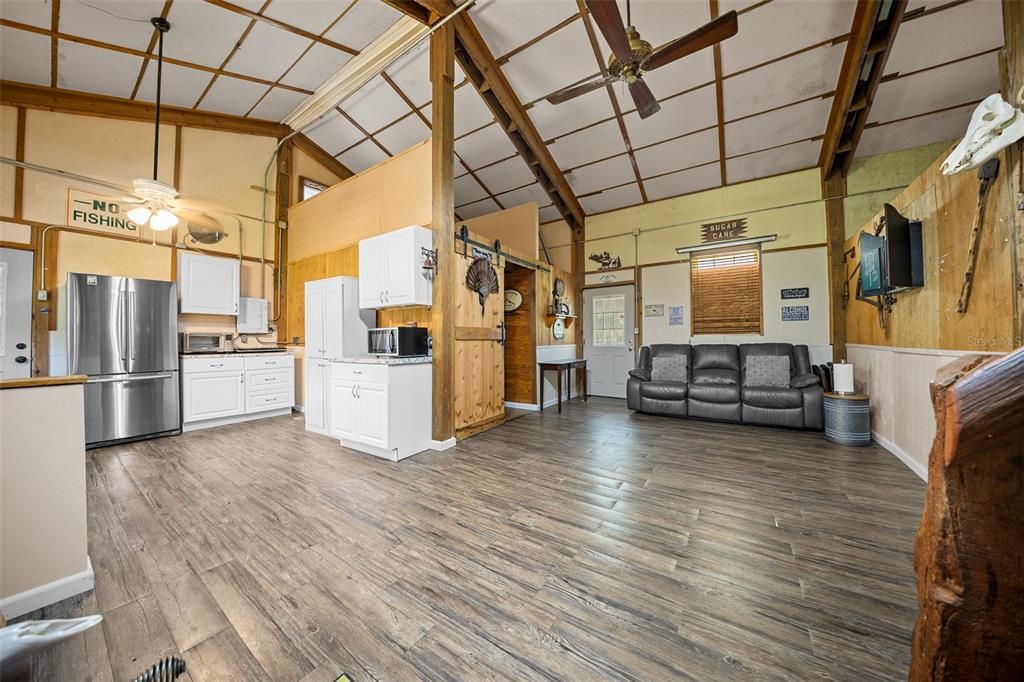 待售: $299,000 (2 贝兹, 1 浴室, 888 平方英尺)