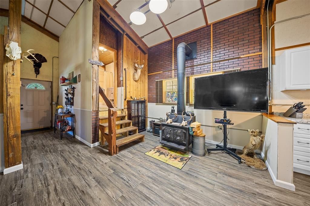 待售: $299,000 (2 贝兹, 1 浴室, 888 平方英尺)