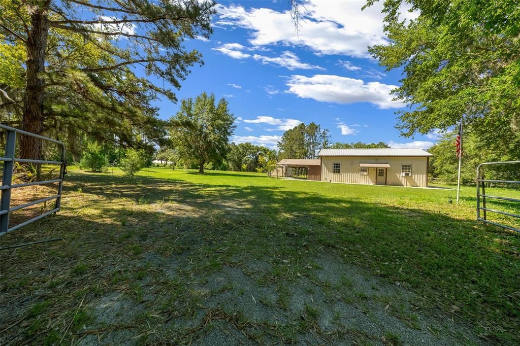 待售: $299,000 (2 贝兹, 1 浴室, 888 平方英尺)