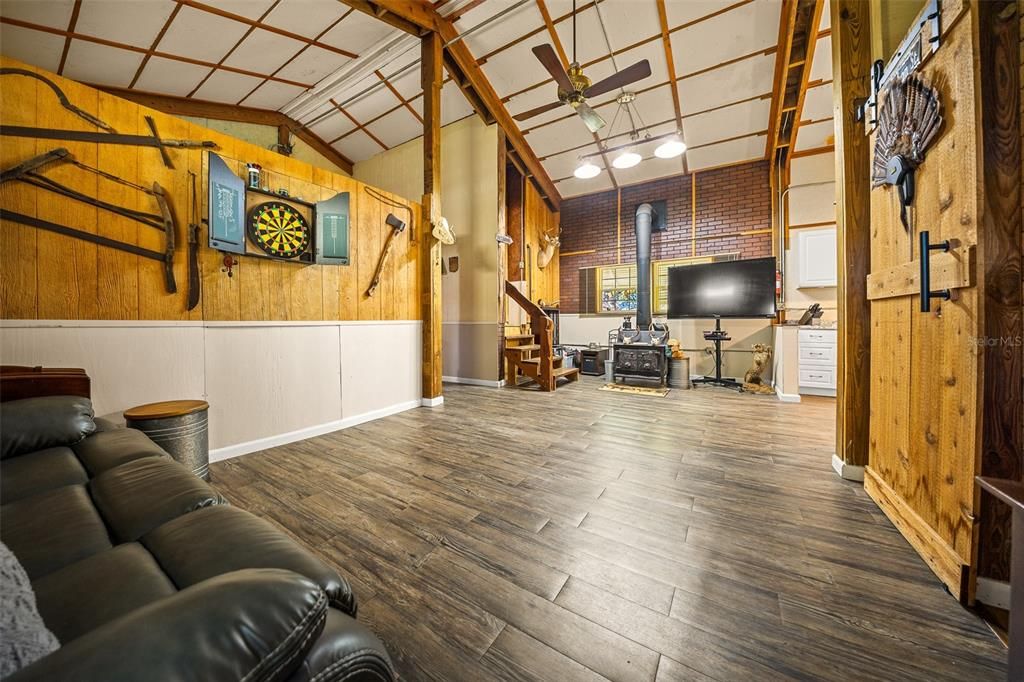 待售: $299,000 (2 贝兹, 1 浴室, 888 平方英尺)