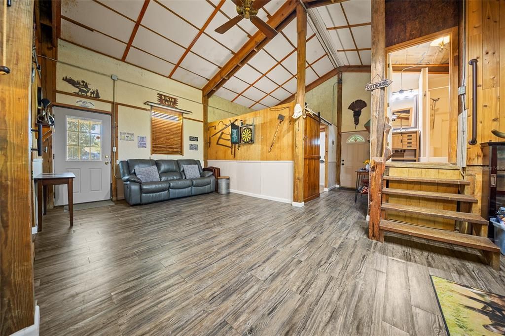 待售: $299,000 (2 贝兹, 1 浴室, 888 平方英尺)