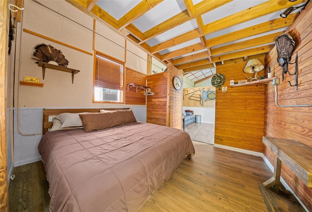 待售: $299,000 (2 贝兹, 1 浴室, 888 平方英尺)