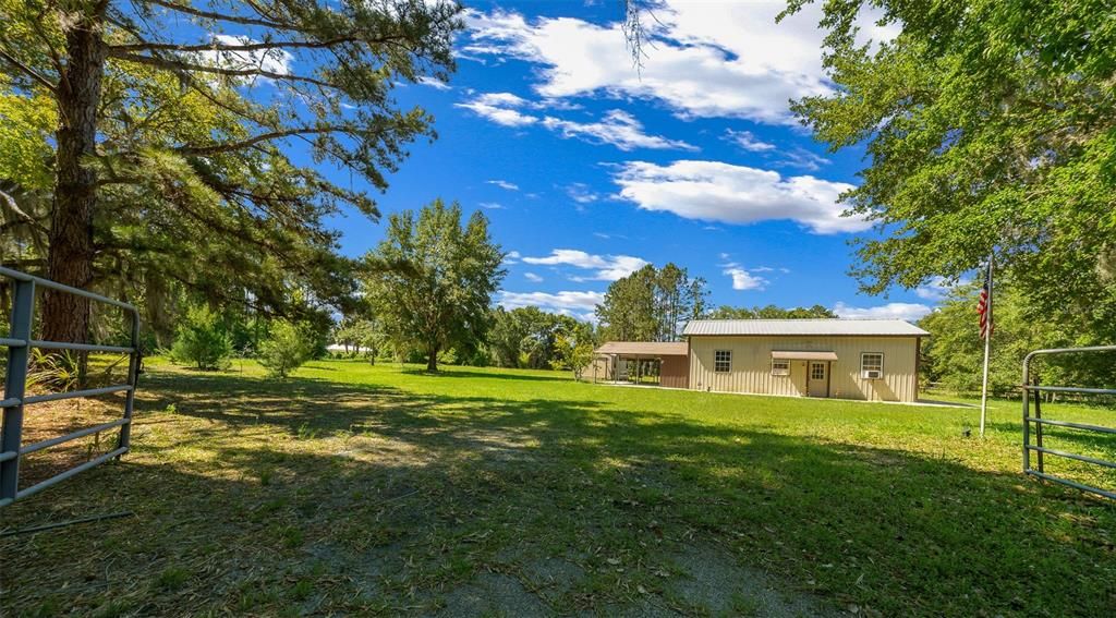 待售: $299,000 (2 贝兹, 1 浴室, 888 平方英尺)