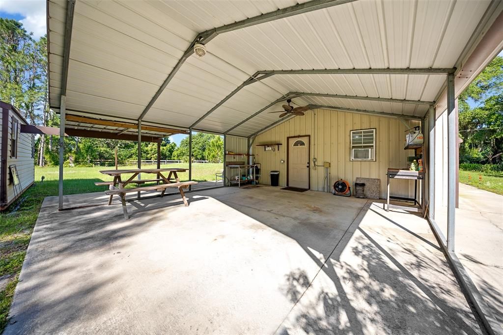 待售: $299,000 (2 贝兹, 1 浴室, 888 平方英尺)