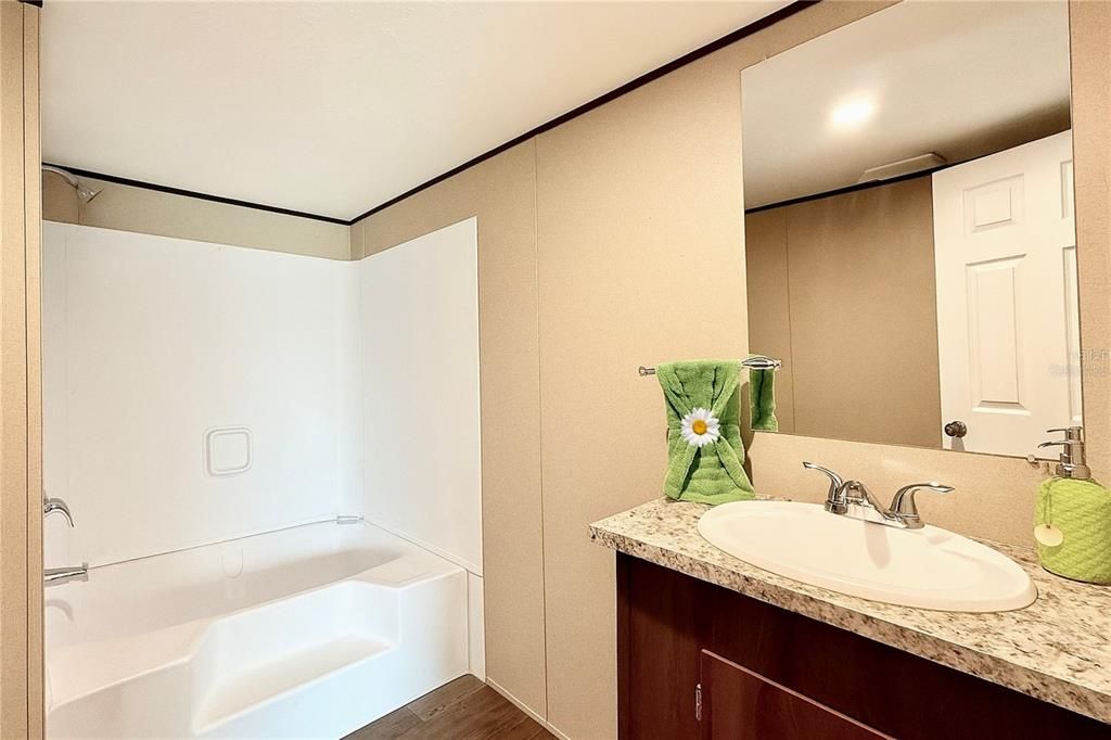 待售: $260,000 (3 贝兹, 2 浴室, 1264 平方英尺)