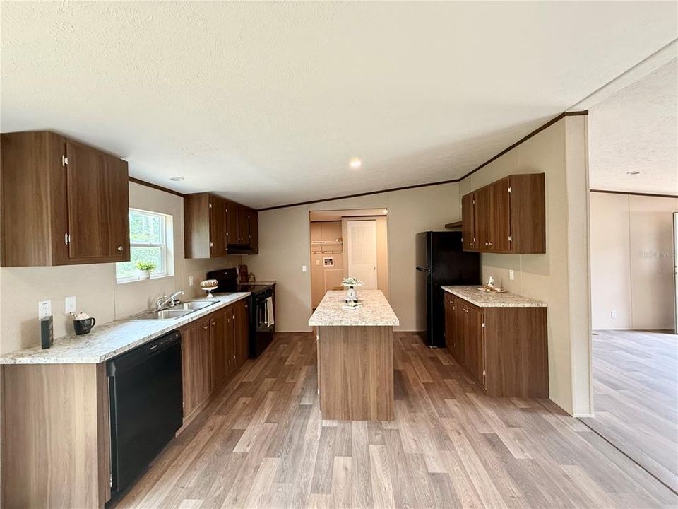 待售: $260,000 (3 贝兹, 2 浴室, 1264 平方英尺)