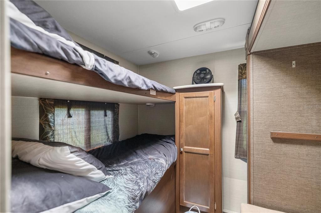 На продажу: $650,000 (10.00 acres)