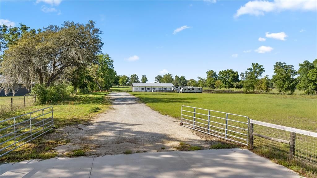 На продажу: $650,000 (10.00 acres)