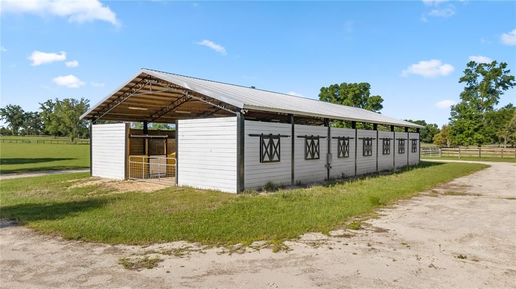 На продажу: $650,000 (10.00 acres)