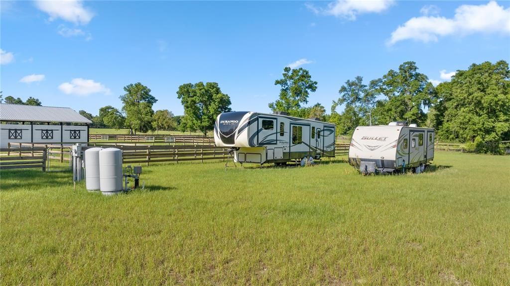 На продажу: $650,000 (10.00 acres)