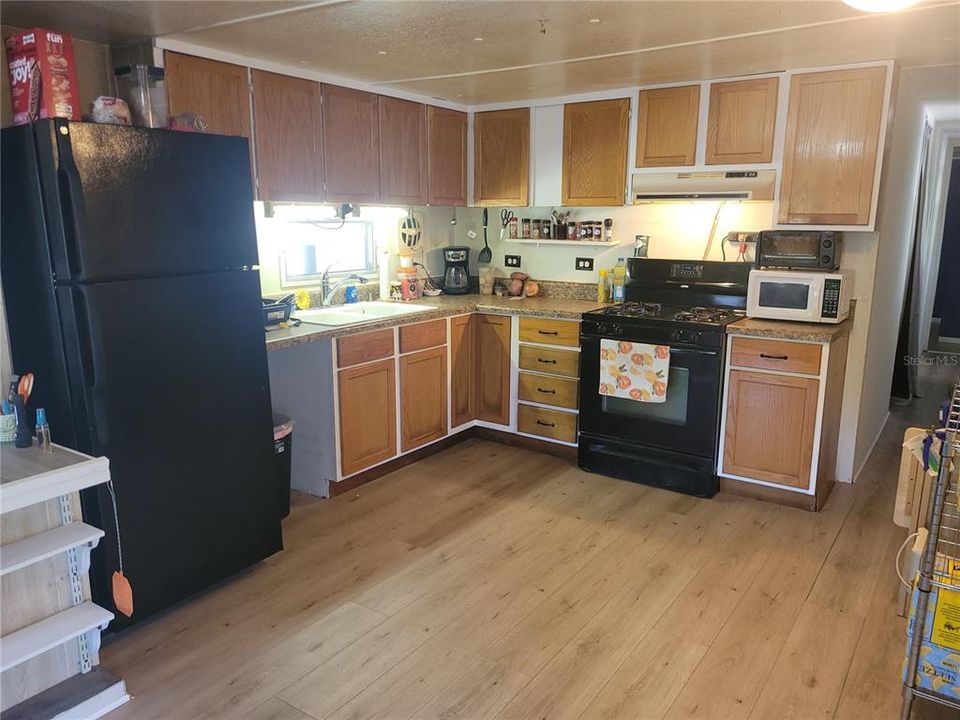 Active With Contract: $65,000 (2 beds, 1 baths, 576 Square Feet)