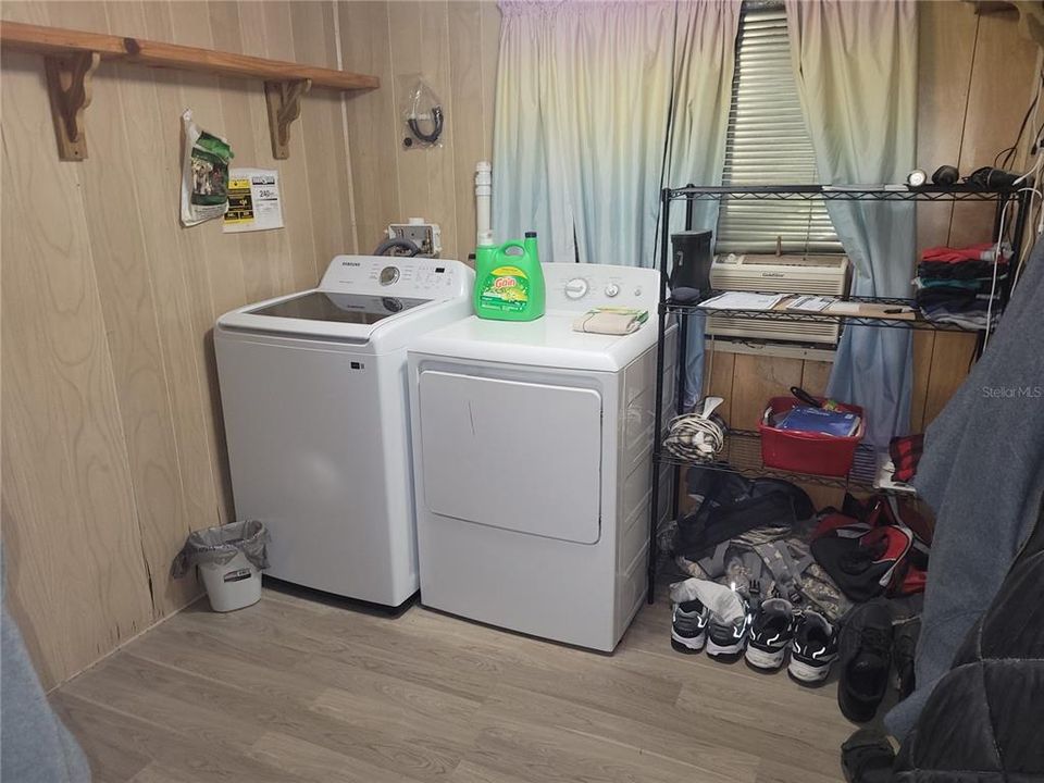 Active With Contract: $65,000 (2 beds, 1 baths, 576 Square Feet)