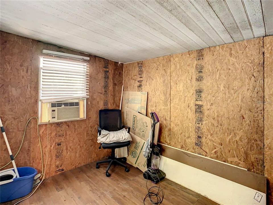 Active With Contract: $65,000 (2 beds, 1 baths, 576 Square Feet)