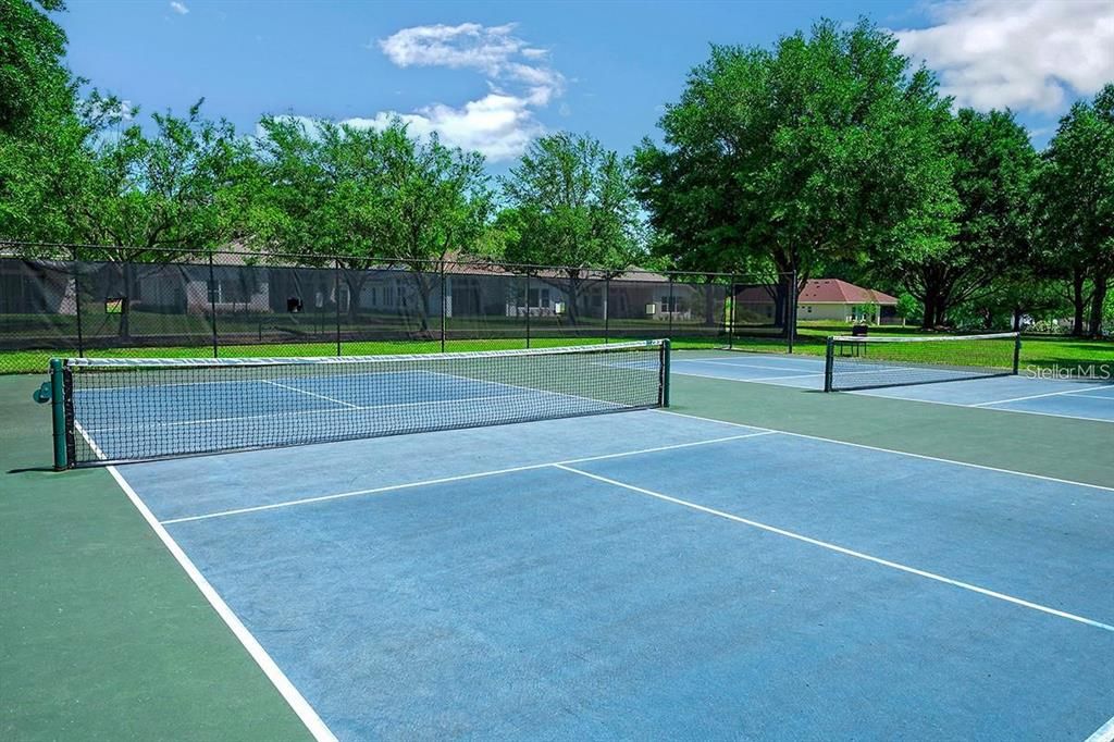 На продажу: $699,999 (4 спален, 3 ванн, 2376 Квадратных фут)