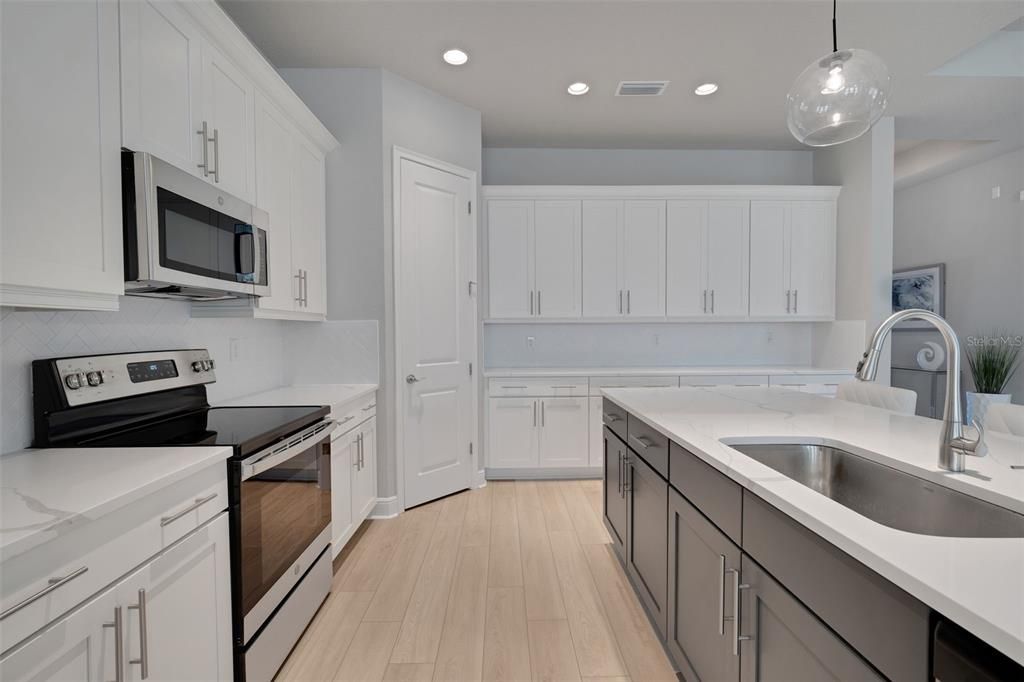 На продажу: $699,999 (4 спален, 3 ванн, 2376 Квадратных фут)