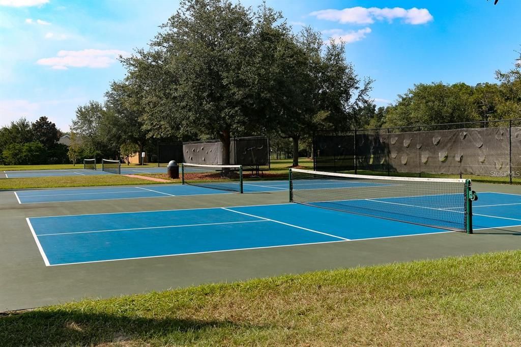 На продажу: $699,999 (4 спален, 3 ванн, 2376 Квадратных фут)