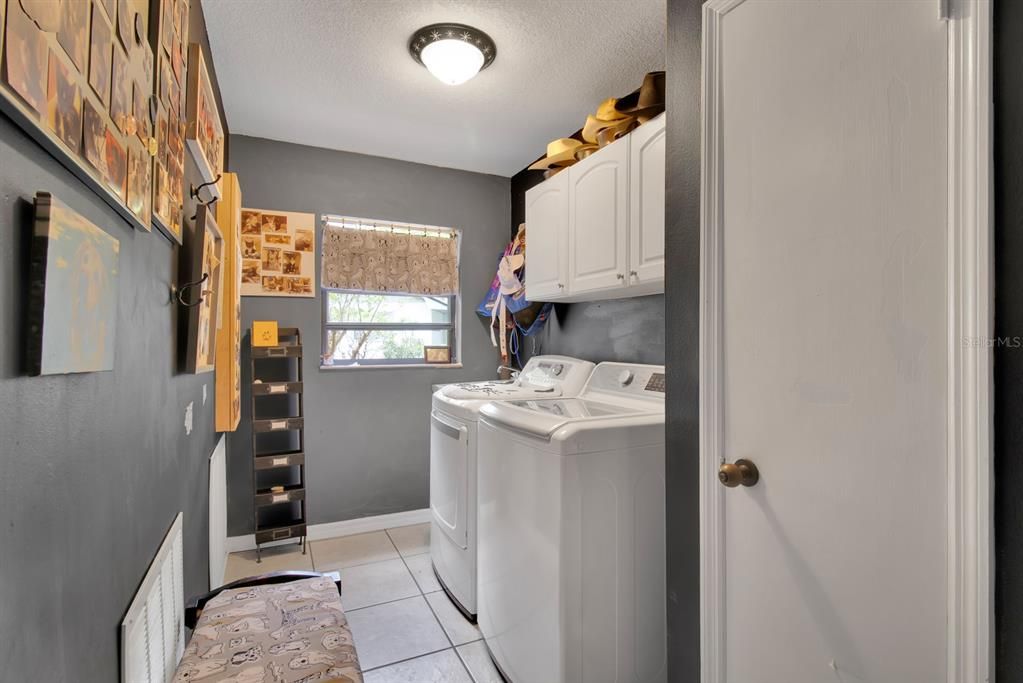 En Venta: $825,000 (4 camas, 3 baños, 3496 Pies cuadrados)