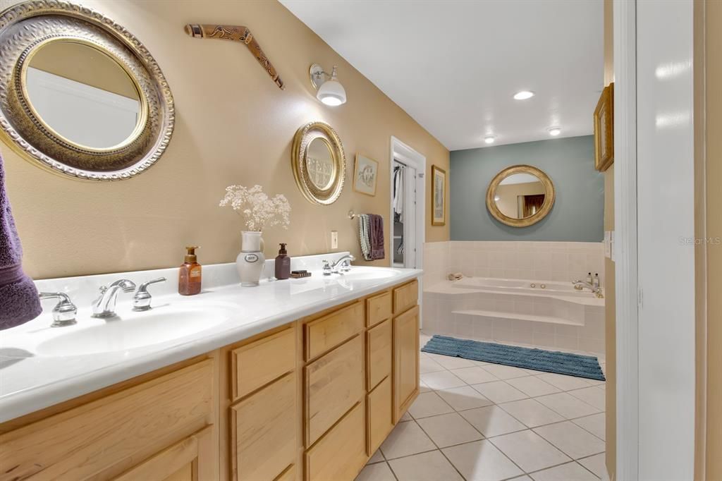 En Venta: $825,000 (4 camas, 3 baños, 3496 Pies cuadrados)