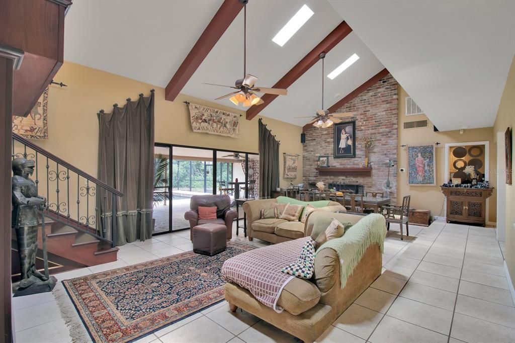 En Venta: $825,000 (4 camas, 3 baños, 3496 Pies cuadrados)