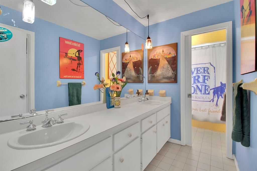 En Venta: $825,000 (4 camas, 3 baños, 3496 Pies cuadrados)