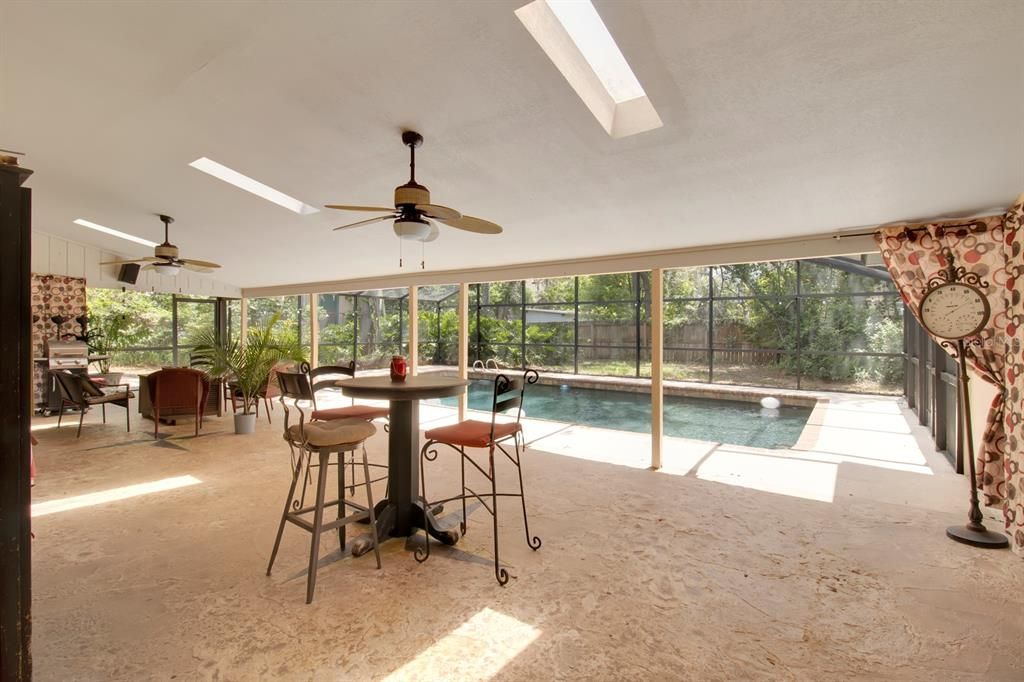 En Venta: $825,000 (4 camas, 3 baños, 3496 Pies cuadrados)