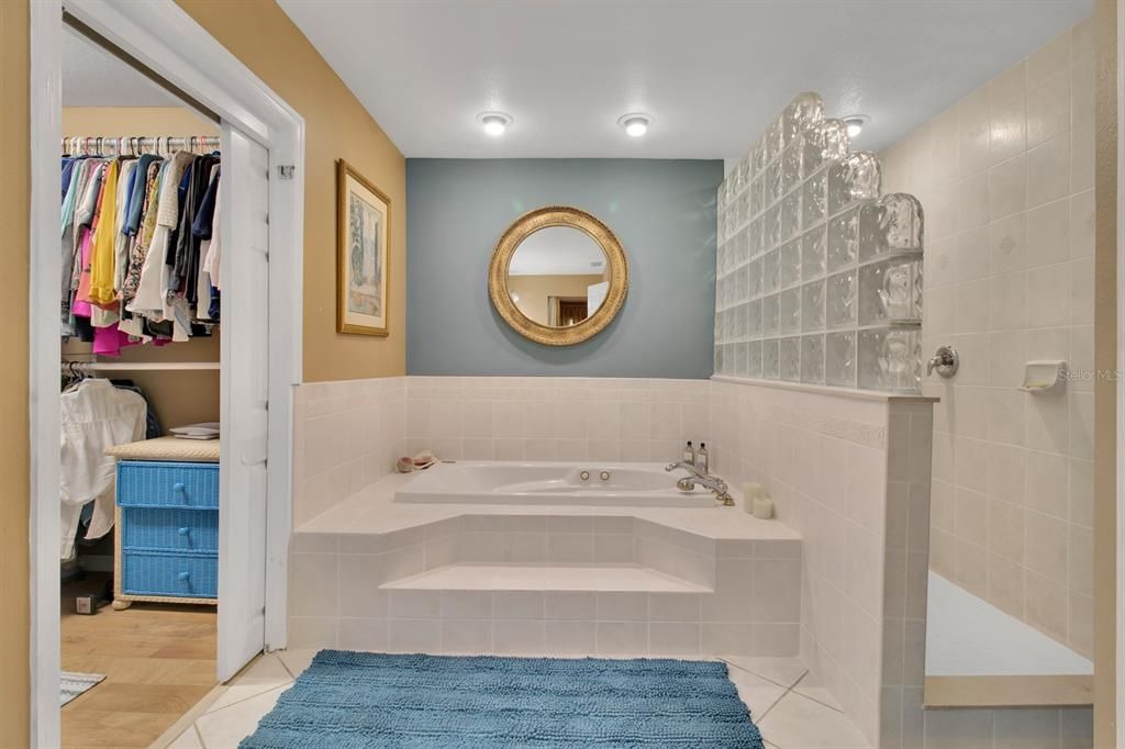 En Venta: $825,000 (4 camas, 3 baños, 3496 Pies cuadrados)