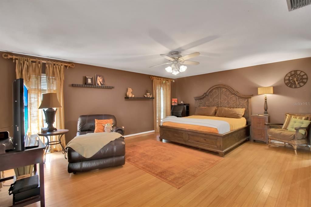 En Venta: $825,000 (4 camas, 3 baños, 3496 Pies cuadrados)