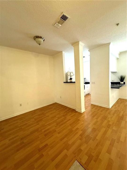 For Sale: $174,900 (1 beds, 1 baths, 411 Square Feet)