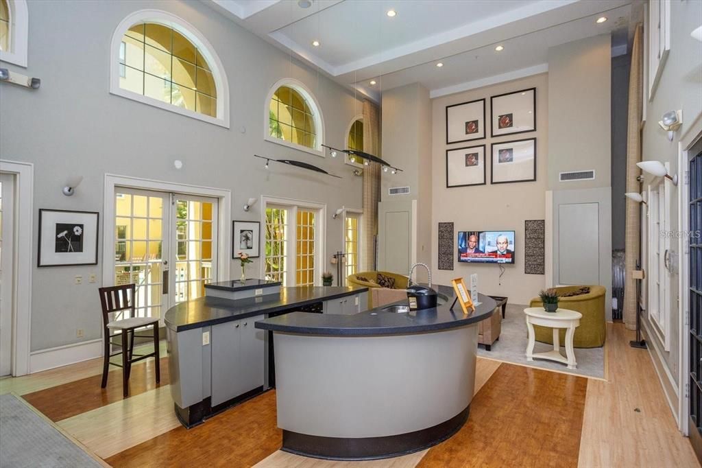 For Sale: $174,900 (1 beds, 1 baths, 411 Square Feet)