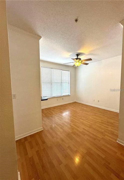 For Sale: $174,900 (1 beds, 1 baths, 411 Square Feet)