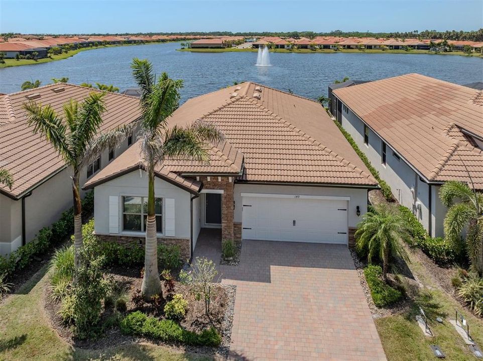 Недавно продано: $475,000 (3 спален, 2 ванн, 1796 Квадратных фут)