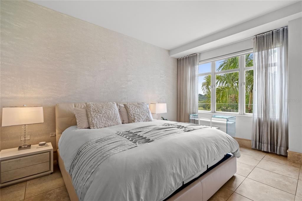 Active With Contract: $2,900,000 (3 beds, 3 baths, 1892 Square Feet)